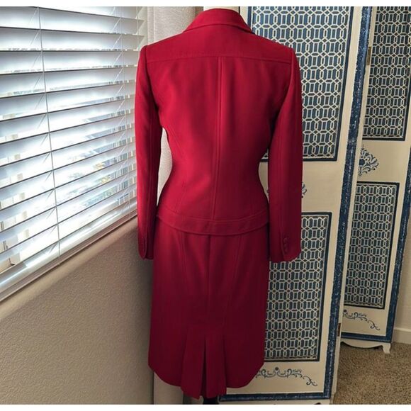 Studio Tahari Red Skirt with Kick Pleats in Back Size 8 - Picture 11 of 11